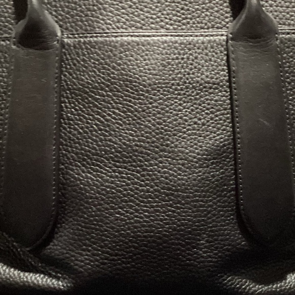 Elegant Black Leather Handbag - Picture 15 of 15
